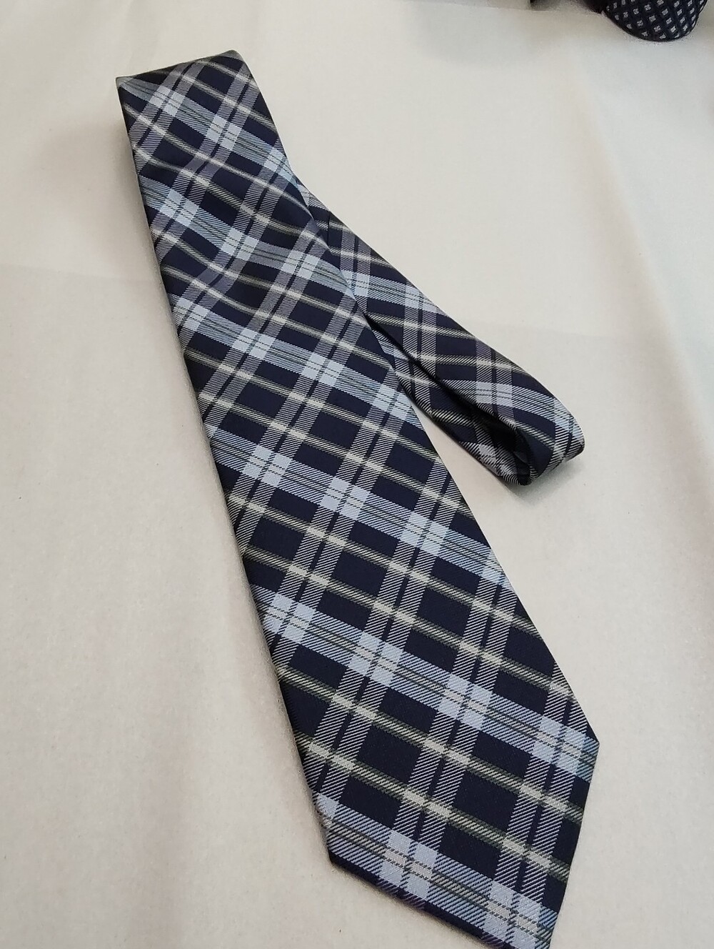 IZOD Mens Necktie Light & Dark Blue Plaid 100% SILK 60" Long Nice Pre loved